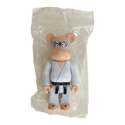 Bearbrick Series 43 Artist "Miyagi-Do Karate" [Cobra Kai] (100%) - SECRET - MyBearBrick.de