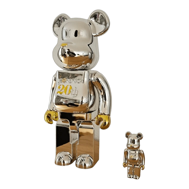 Bearbrick 20th Anniversary Model 100%+400% schräg