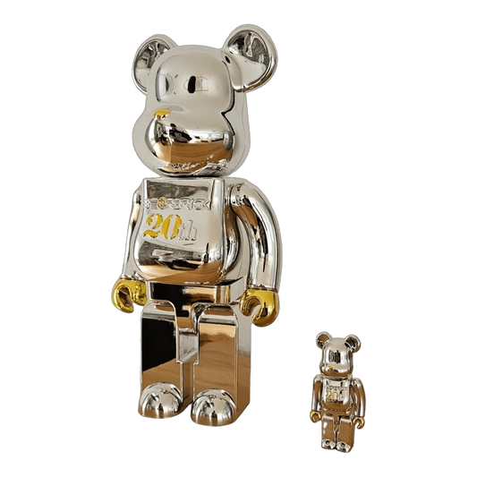 Bearbrick 20th Anniversary Model 100%+400% schräg