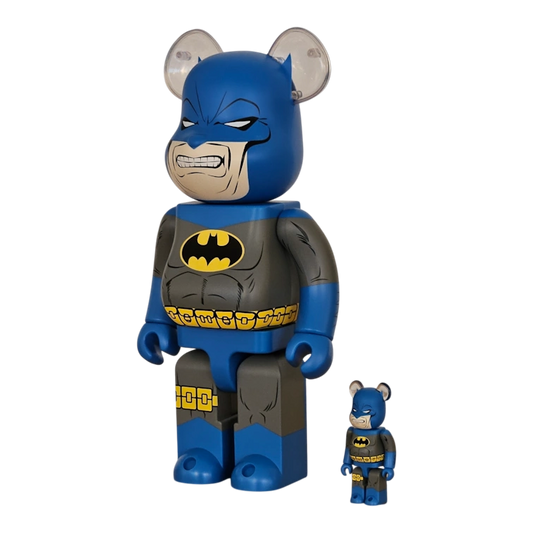 Bearbrick Batman (The Dark Knight Returns Blue Version) schräg