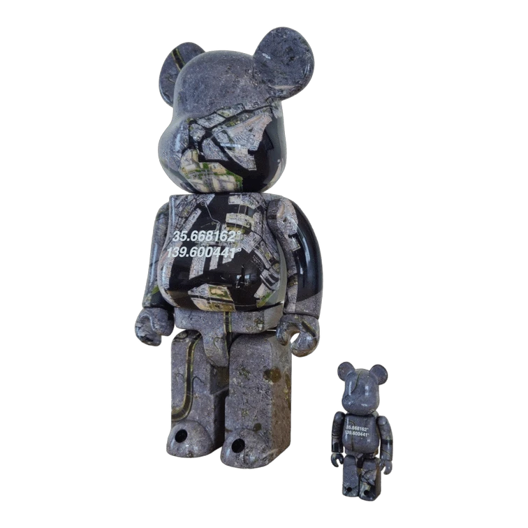 Bearbrick Benjamin Grant Overview 'Tokyo' 100%+400% schräg