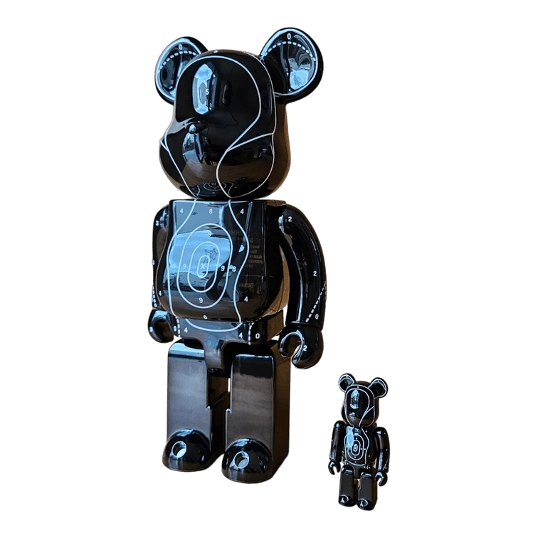 Bearbrick Emotionally Unavailable × Neighborhood 100%+400% schräg