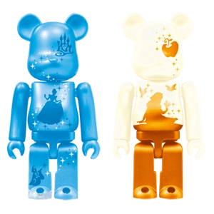 Bearbrick Happy Kuji 'Disney Christmas Party' (2012) - 38 Cinderella Pearl Body Version & Snow White Pearl Body Version 100% Herstellerbild