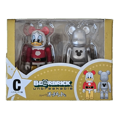 Bearbrick Happy Kuji 'Disney Special Ornament' (2011) - C Donald Duck Santa Version & Silver Metallic 100% in der Verpackung