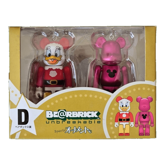 Bearbrick Happy Kuji 'Disney Special Ornament' (2011) - D Daisy Duck Santa Version & Pink Metallic 100% in der Verpackung