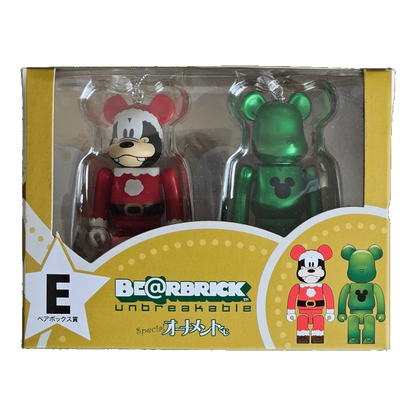 Bearbrick Happy Kuji 'Disney Special Ornament' (2011) - E Goofy Santa Version & Green Metallic 100% in der Verpackung