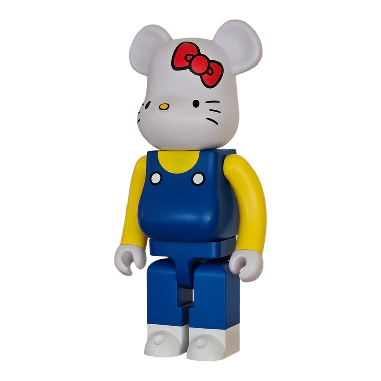 Bearbrick Hello Kitty Blue Overall Version 1000% schräg