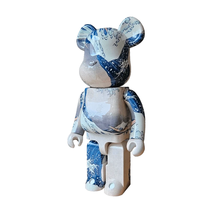 Bearbrick Katsushika Hokusai Die große Welle von Kanagawa 1000% schräg