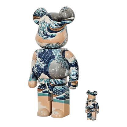 Bearbrick Katsushika Hokusai 'Die große Welle von Kanagawa' 100%+400% schräg