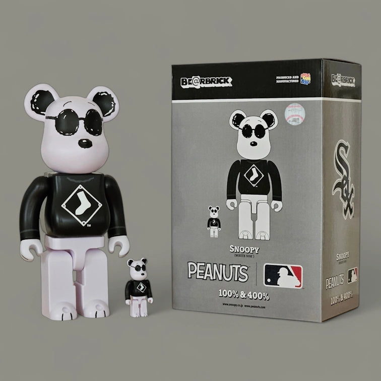 Bearbrick MLB × Peanuts Snoopy White Sox mit Verpackung