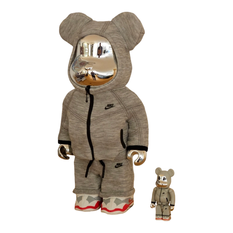 Bearbrick NIKE Tech Fleece N98 100%+400% schräg