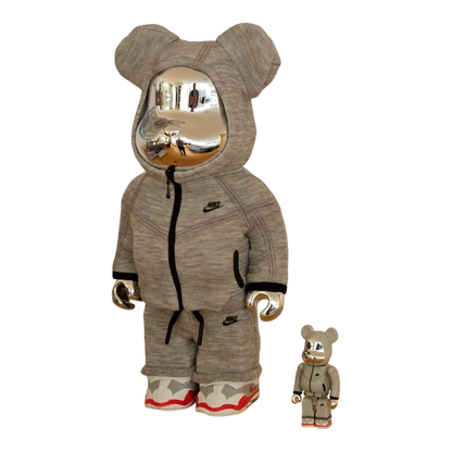 Bearbrick NIKE Tech Fleece N98 100%+400% schräg