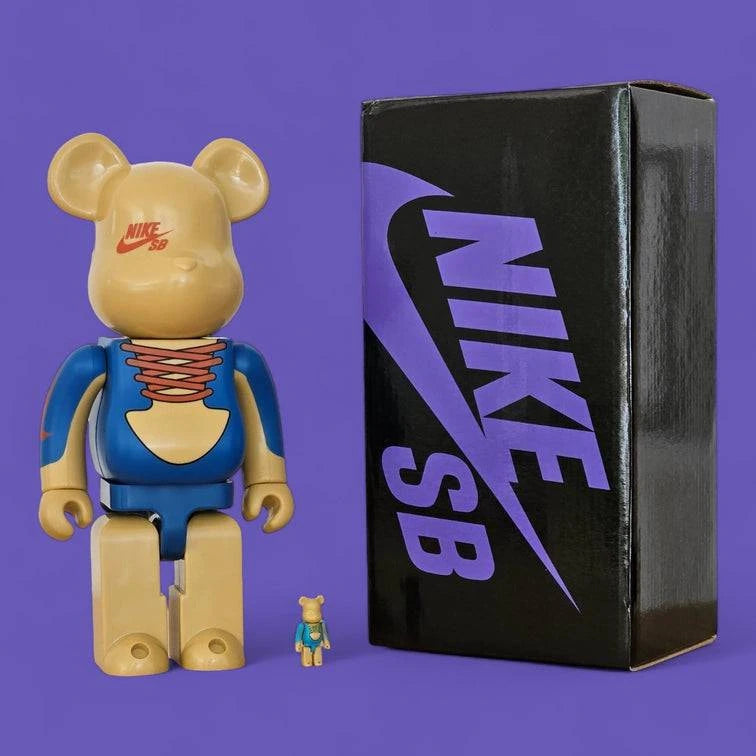 Bearbrick NIKE Three 50%+400% mit Verpackung