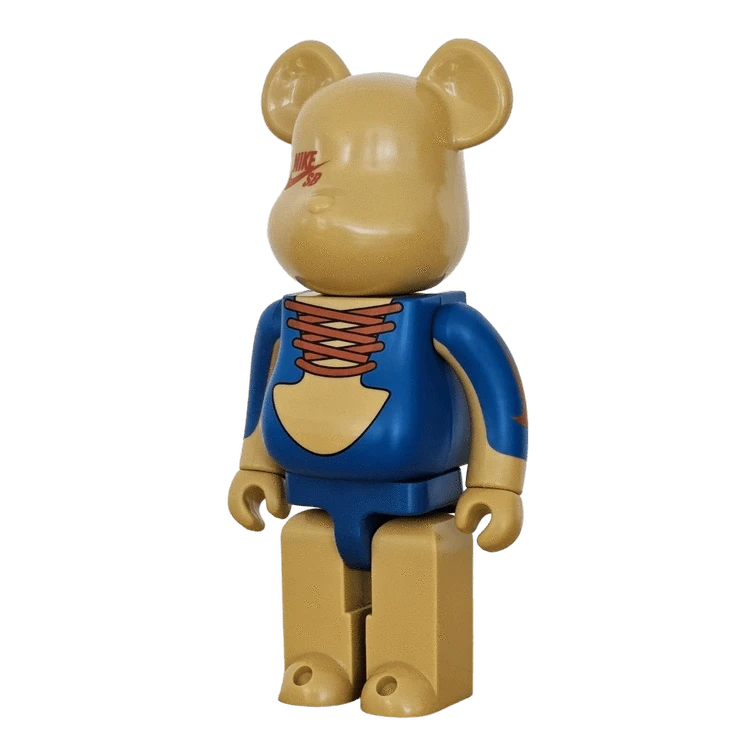 Bearbrick NIKE Three 50%+400% schräg