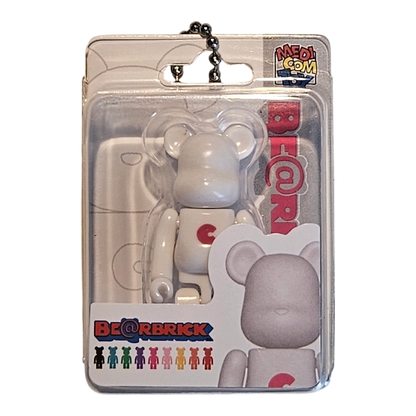 Bearbrick Package Ch@rm Collection 8 White 50% in Verpackung