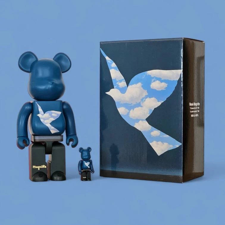 Bearbrick René Magritte 'L'Oiseau de Ciel 1966  La Belle Societé 1965' 100%+400% mit Verpackung