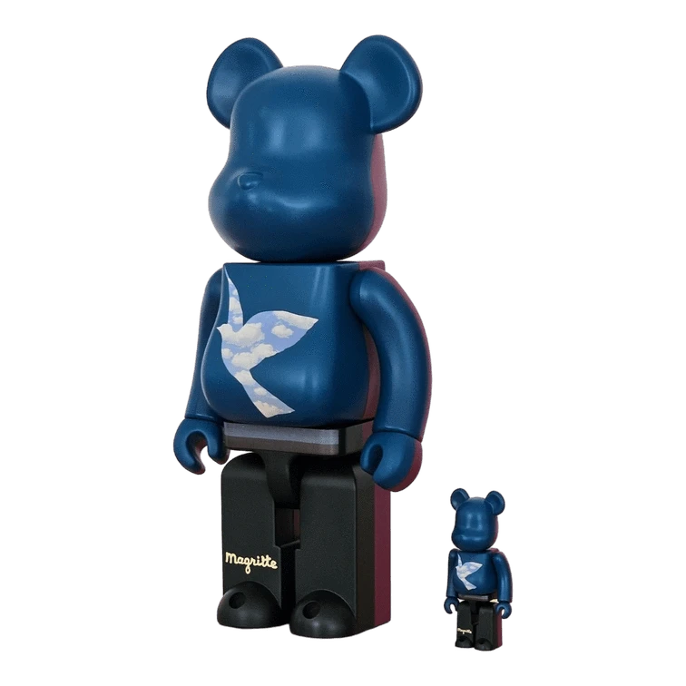 Bearbrick René Magritte 'L'Oiseau de Ciel 1966  La Belle Societé 1965' 100%+400% schräg