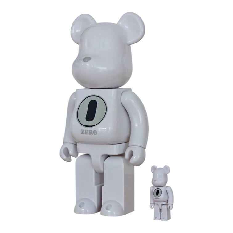 Bearbrick Robert Indiana × fragmentdesign White 100%+400% schräg