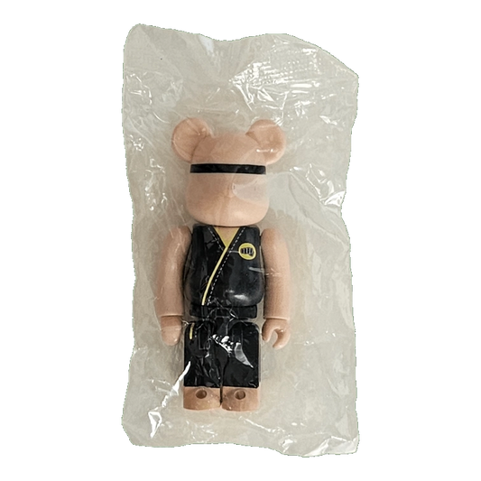 Bearbrick Series 43 Artist 'Cobra Kai' [Cobra Kai] 100% in Folie