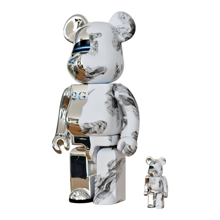 Bearbrick Sorayama × Daniel Arsham 100%+400% schräg