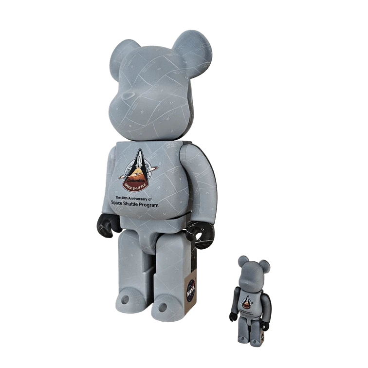 Bearbrick The 40th Anniversary of the Space Shuttle Program 100%+400% schräg