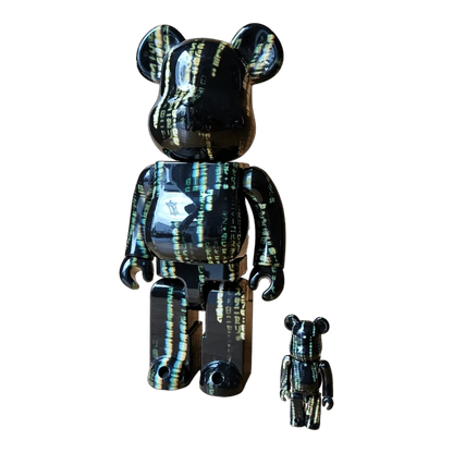 Bearbrick The Matrix Resurrections 100%+400% schräg