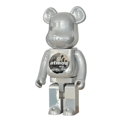 Bearbrick atmos White Chrome Version 1000% schräg