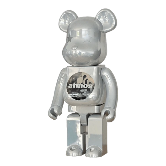 Bearbrick atmos White Chrome Version 1000% schräg