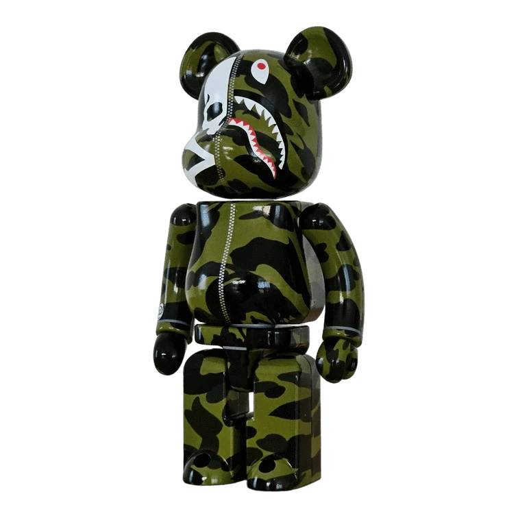 Bearbrick mastermind × A Bathing Ape Green 200% schräg