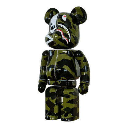 Bearbrick mastermind × A Bathing Ape Green 200% schräg