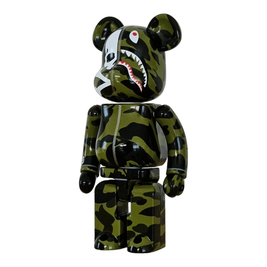 Bearbrick mastermind × A Bathing Ape Green 200% schräg