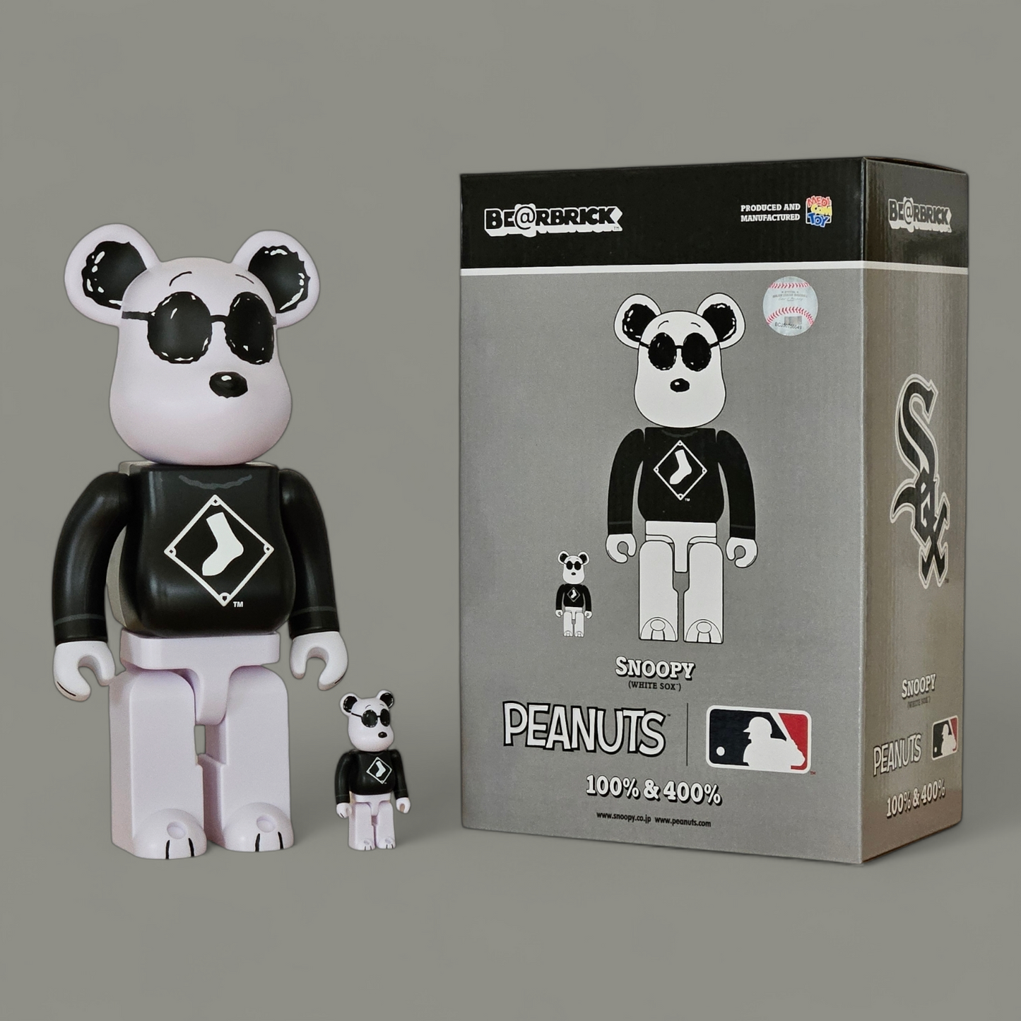 BE@RBRICK MLB × PEANUTS "Snoopy" [White Sox] (100 %+400 %)